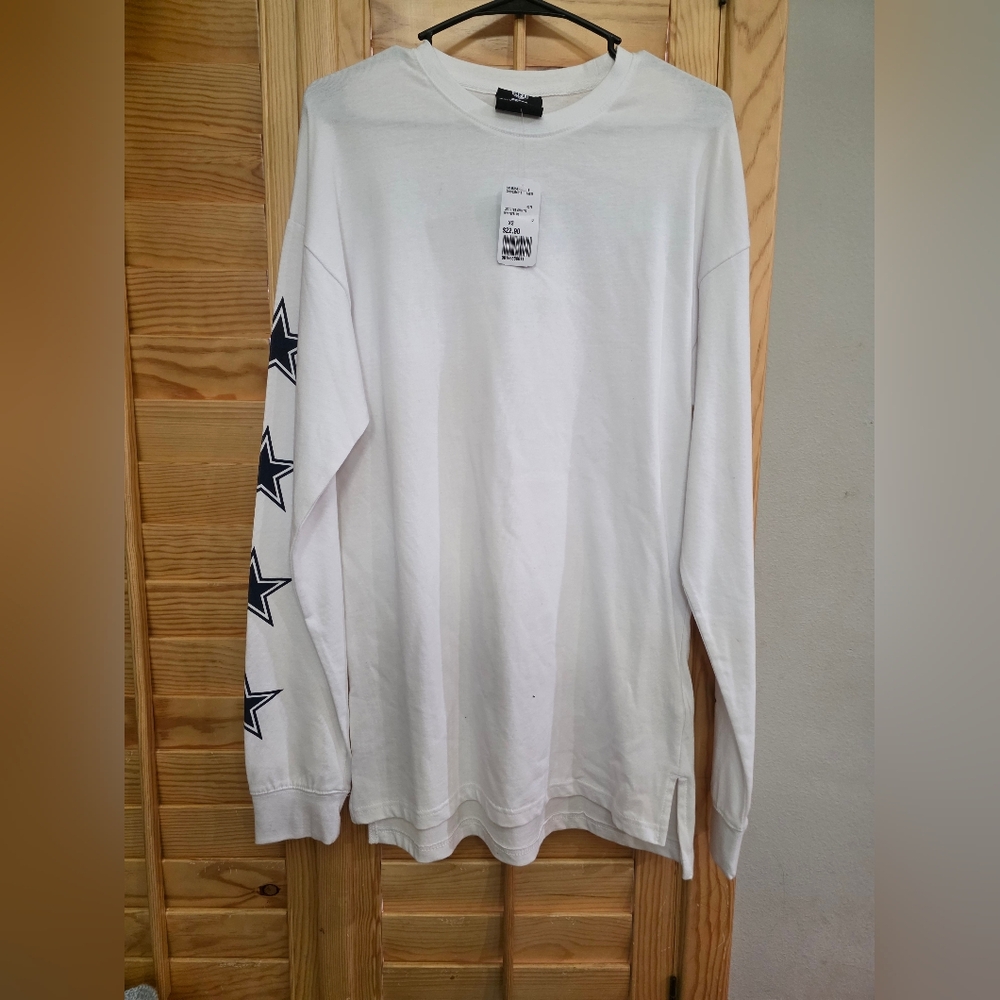 Dallas Coeboys White Long Sleeve Shirt with Star Design